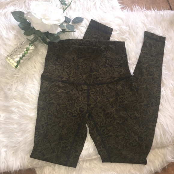 ❌SOLD❌RARE Like New Lululemon pencil lace - Picture 4 of 8